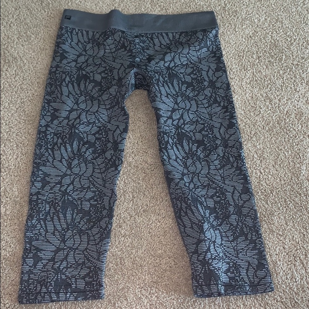 Like New Gray Floral Fabletic Crop Leggings